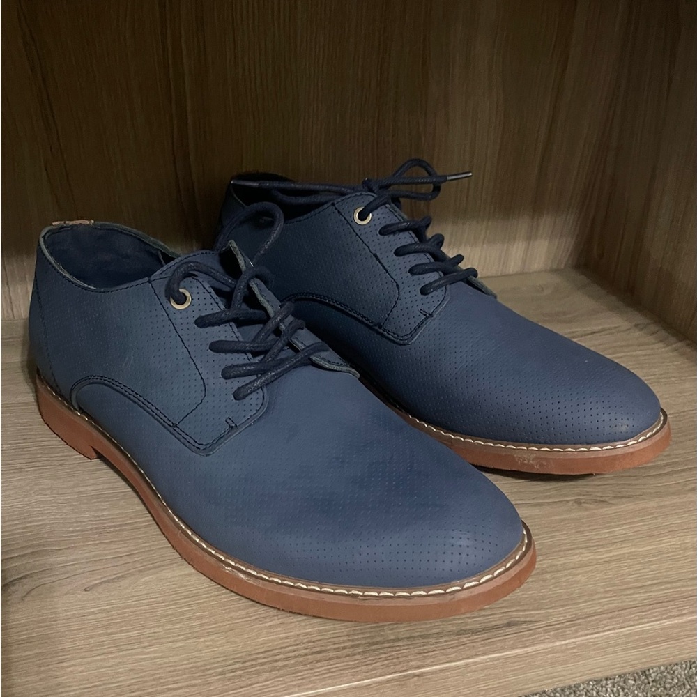 Beautiful Blue Mens Tommy Hilfiger Dress Shoes (size 11.5)